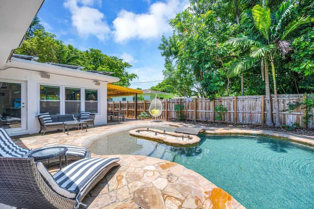 Modern Tropical Pool House North Miami Hot Tubヴィラ エクステリア 写真