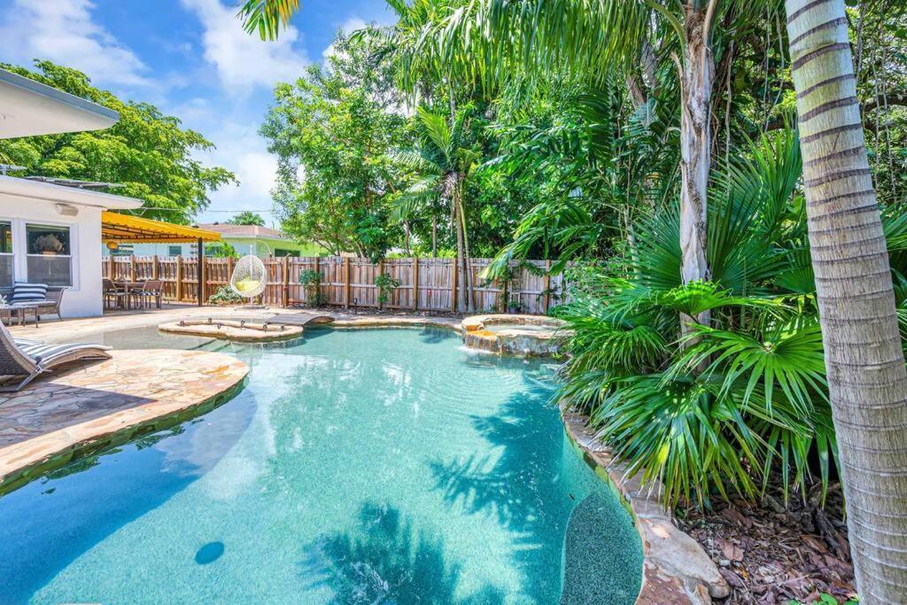 Modern Tropical Pool House North Miami Hot Tubヴィラ エクステリア 写真